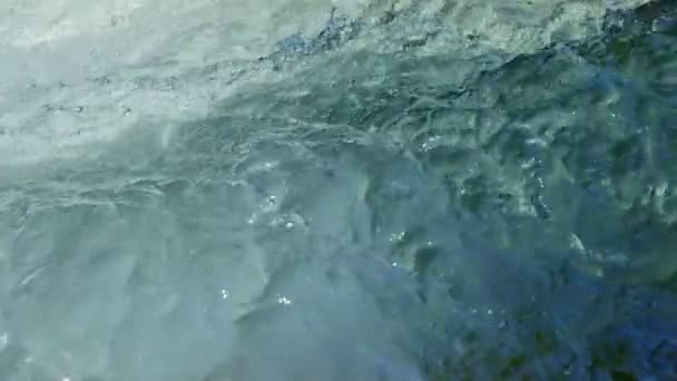 Agua pura del glaciar — Vídeos de Stock