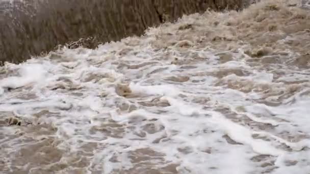 Потоки грязной воды — стоковое видео