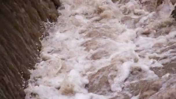 Corrientes de agua sucia — Vídeo de stock