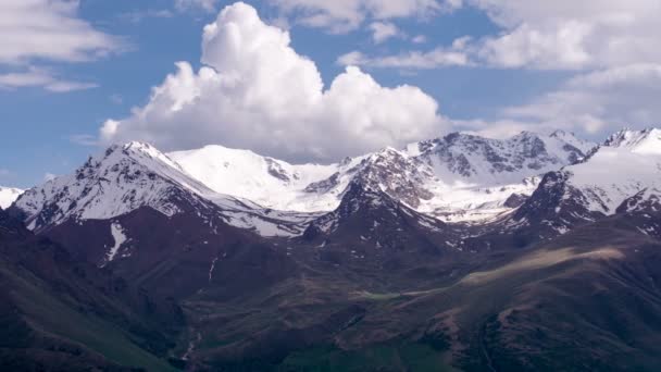 Paysage impressionnant des montagnes — Video