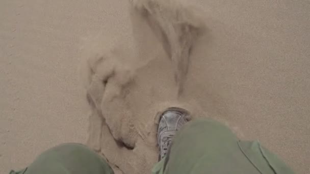 Mouvement des jambes sur le sable 