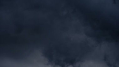 Fırtınalı gece gökyüzü