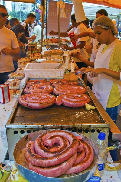 Semt pazarı stand ızgara sosis