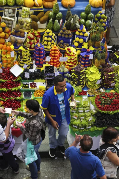 Owoce tropikalne pola w Sao Paulo rynku — Zdjęcie stockowe