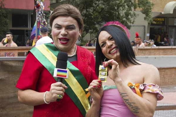 Dwóch osób na sobie stroje w Pride Parade Sao Paulo — Zdjęcie stockowe