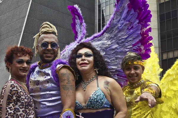 Osób na sobie stroje w Pride Parade Sao Paulo — Zdjęcie stockowe