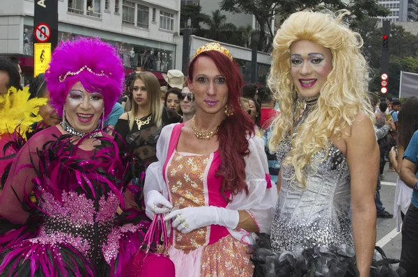 Osób na sobie stroje w Pride Parade Sao Paulo — Zdjęcie stockowe