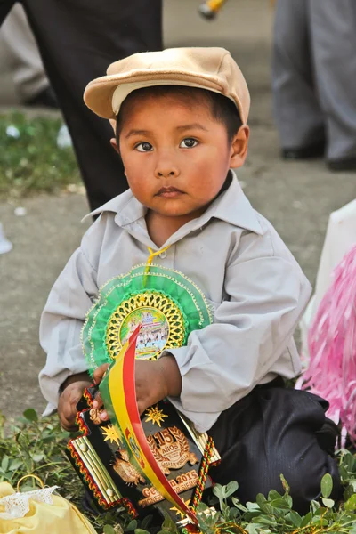 Boy in parade of Bolivian Independence Day parade in Brazil — Stock Photo, Image