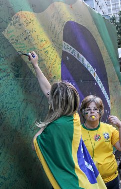 Brezilya federal hükümet yolsuzlukla protesto