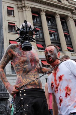 Çocuklar zombi yürümek Sao Paulo içinde kostümleri