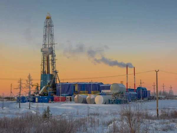 Perfuração Poços Petróleo Gás Campo Norte Dia Gelado Polar Inverno — Fotografia de Stock