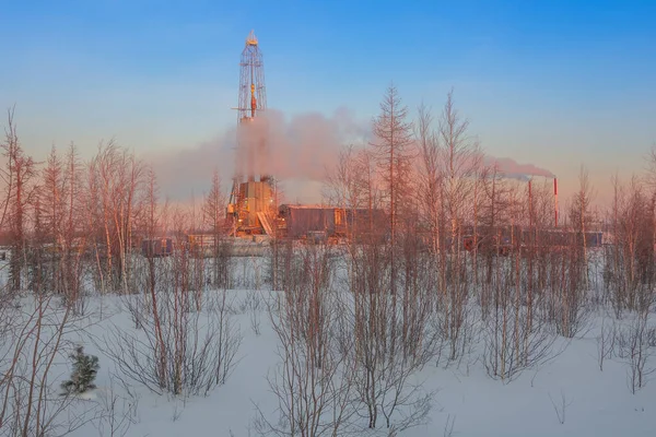 Rig Drilling Oil Gas Wells Northern Landscape Forest Tundra Rising — Stock Photo, Image