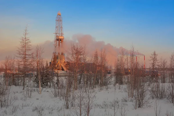 Rig Drilling Oil Gas Wells Northern Landscape Forest Tundra Rising — Stock Photo, Image