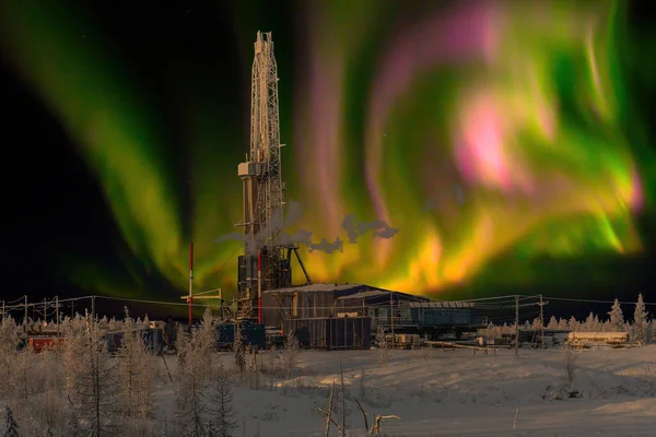 Vinterlandskap Polarnatten Med Borrrigg Norra Olje Och Gasfältet Bakgrunden Finns Stockbild