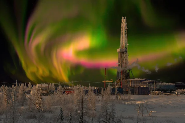 Vinterlandskap Polarnatten Med Borrrigg Norra Olje Och Gasfältet Bakgrunden Finns Royaltyfria Stockbilder