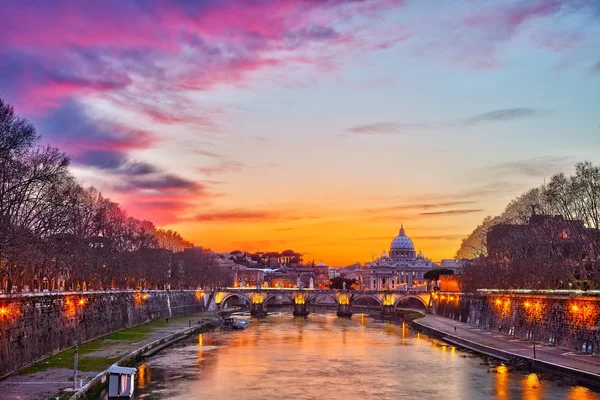 St. Peters cathedral at night, Rome — Stock Photo, Image