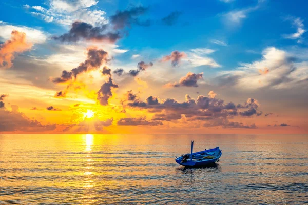 Схід сонця над океаном — стокове фото