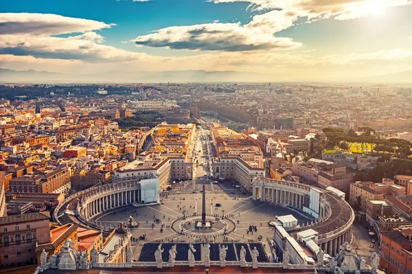 Roma Saint Peters Katedrali havadan görünümü — Stok fotoğraf