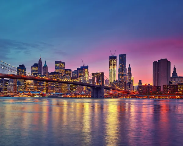 Manhattan alacakaranlıkta — Stok fotoğraf