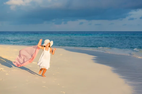 Little girl on the beach — Stock Photo, Image