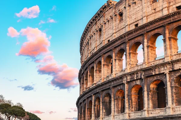 Coliseu ao pôr do sol — Fotografia de Stock