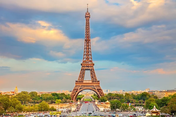 Torre Eiffel en París — Foto de Stock