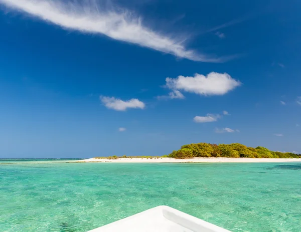 Krásný ostrůvek na Maledivy — Stock fotografie