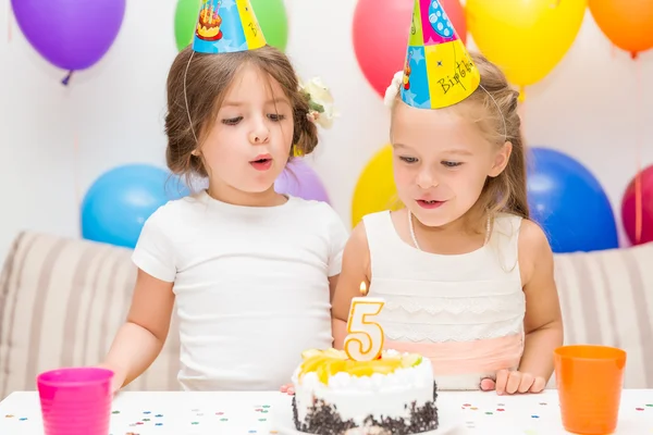 Two little girls at a birthday party — Stock Photo, Image