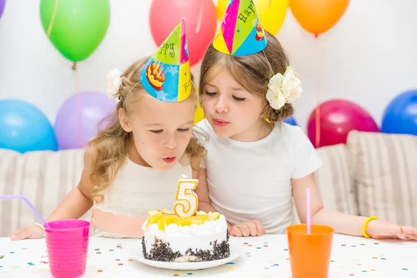 Two little girls at a birthday party — Stock Photo, Image
