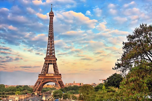 Torre Eiffel en París — Foto de Stock