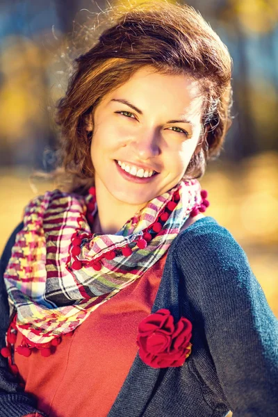 Portrait of young beautiful woman — Stock Photo, Image