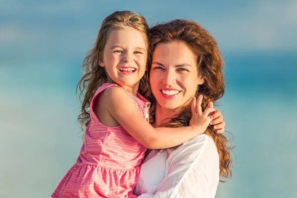 Happy mother and daughter at sea coast — Stock Photo, Image