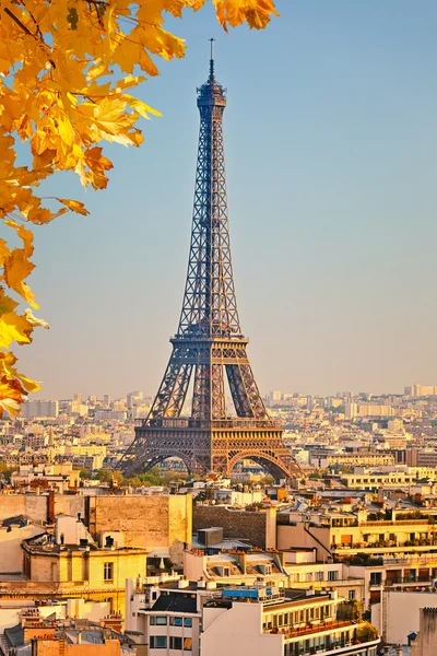 Vista na Torre Eiffel ao pôr-do-sol — Fotografia de Stock