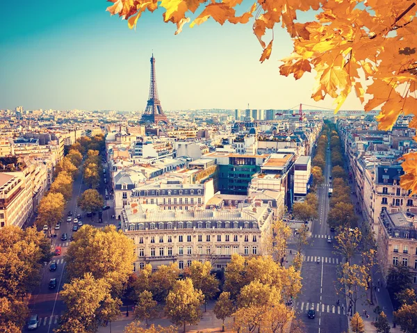 Vue sur la tour Eiffel au coucher du soleil — Photo