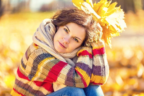 Retrato de mujer hermosa joven —  Fotos de Stock