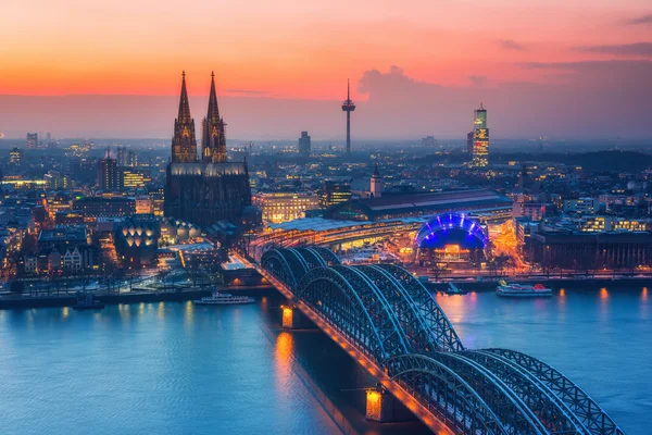 Köln in der Abenddämmerung — Stockfoto