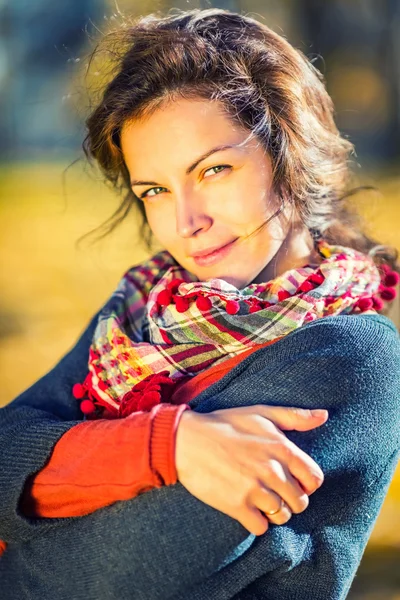 Portrait of young beautiful woman — Stock Photo, Image