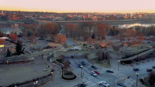 Provoz na Key Bridge ve Washingtonu DC v zimním ránu — Stock video