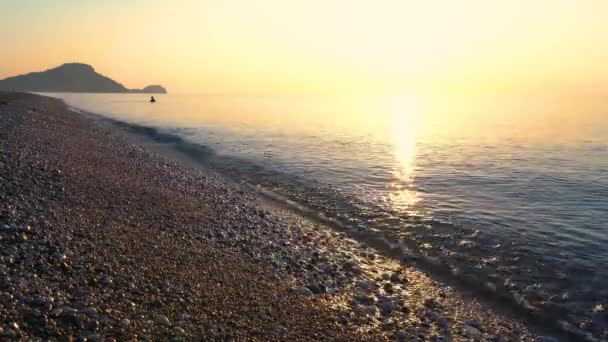 Lever de soleil sur la plage de Rhodes, Grèce — Video
