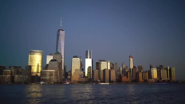Downtown Manhattan skyline à noite — Vídeo de Stock