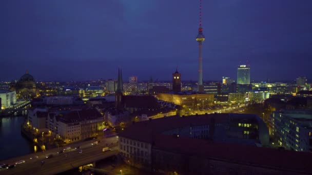 Αεροφωτογραφία Βερολίνου τη νύχτα, Γερμανία — Αρχείο Βίντεο