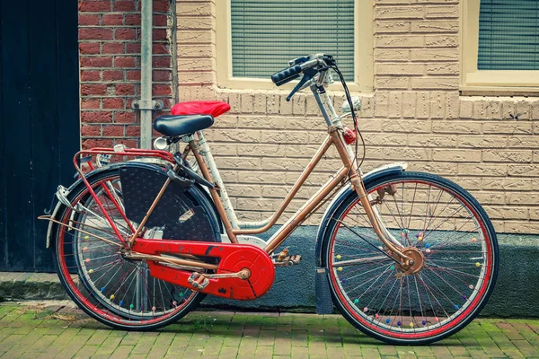 Vecchie biciclette tradizionali ad Amsterdam — Foto Stock