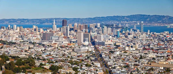 Paysage urbain panoramique de San Francisco à la journée ensoleillée — Photo