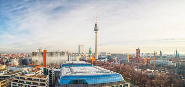 Vista aérea sobre Alexanderplatz em Berlim Fotos De Bancos De Imagens