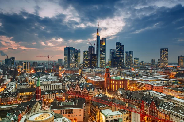 Frankfurt in der Abenddämmerung — Stockfoto