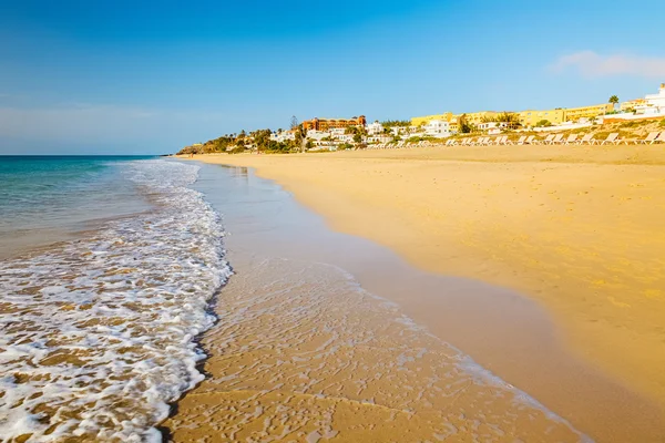 Schöner Strand am Meer — Stockfoto