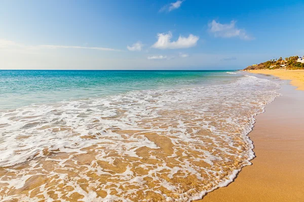 Schöner Strand am Meer — Stockfoto