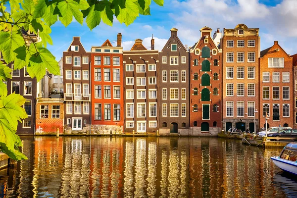 Edificios antiguos en Amsterdam —  Fotos de Stock