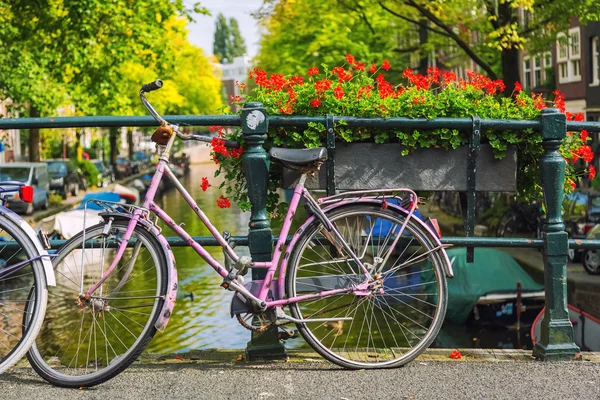 Bicicleta en Amsterdam — Foto de Stock
