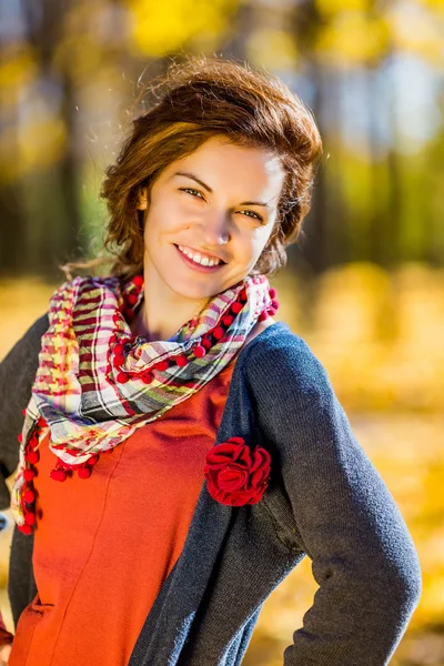 Portrait of young beautiful woman — Stock Photo, Image